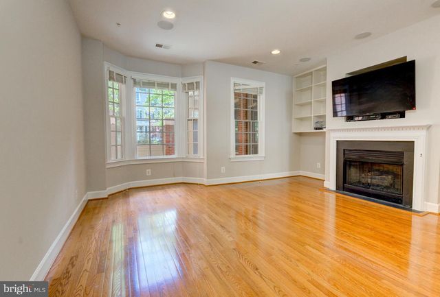 904 OAK KNOLL TER, Rockville, MD 20850