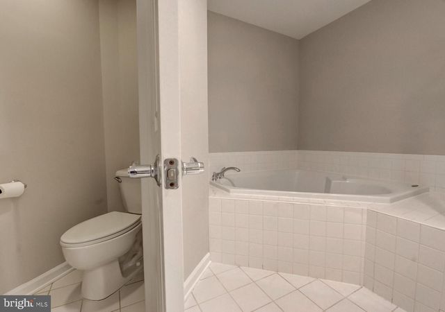 904 OAK KNOLL TER, Rockville, MD 20850