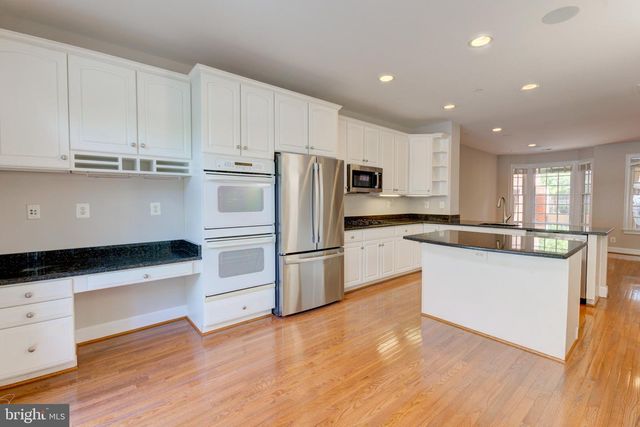 904 OAK KNOLL TER, Rockville, MD 20850