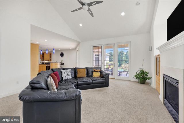 221 HICKORY LN, Hanover, PA 17331