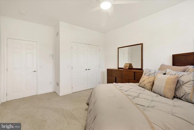 221 HICKORY LN, Hanover, PA 17331