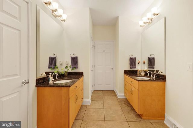 221 HICKORY LN, Hanover, PA 17331