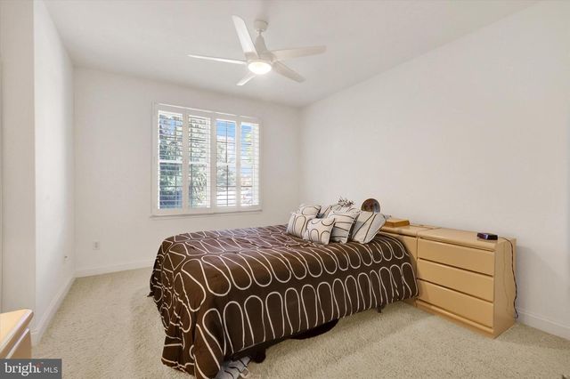 221 HICKORY LN, Hanover, PA 17331