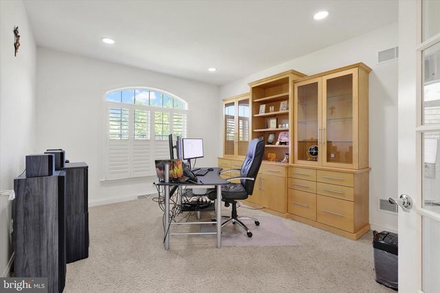 221 HICKORY LN, Hanover, PA 17331