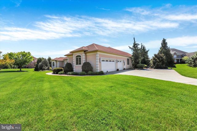 221 HICKORY LN, Hanover, PA 17331