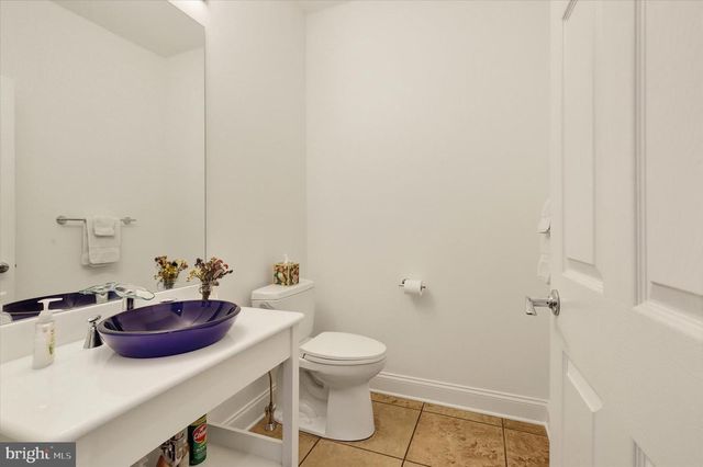 221 HICKORY LN, Hanover, PA 17331