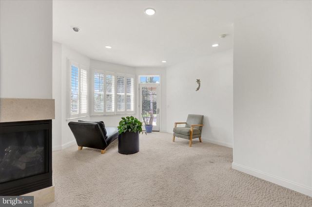 221 HICKORY LN, Hanover, PA 17331