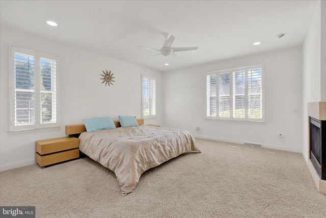 221 HICKORY LN, Hanover, PA 17331
