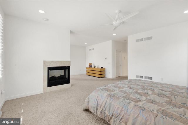 221 HICKORY LN, Hanover, PA 17331