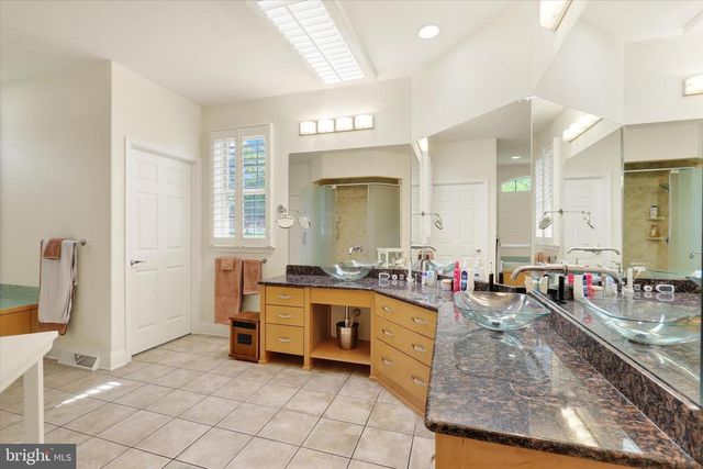221 HICKORY LN, Hanover, PA 17331