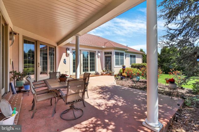 221 HICKORY LN, Hanover, PA 17331