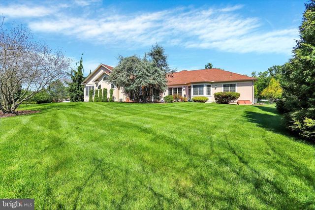221 HICKORY LN, Hanover, PA 17331