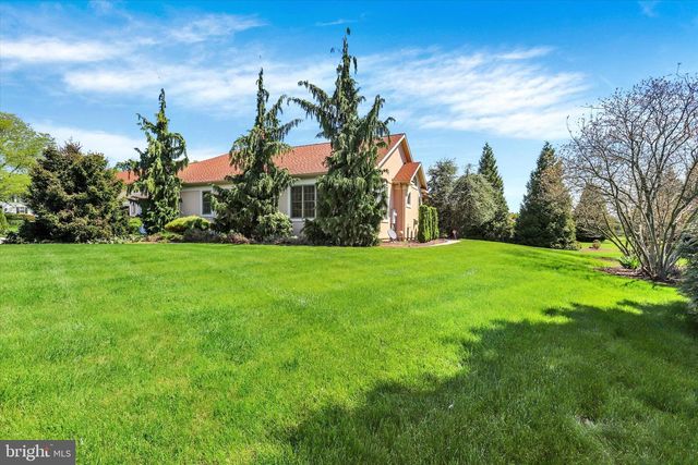221 HICKORY LN, Hanover, PA 17331