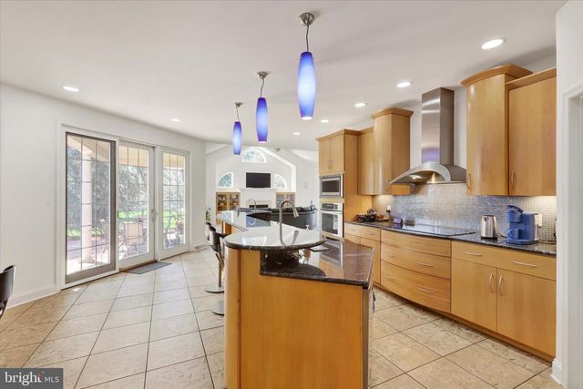 221 HICKORY LN, Hanover, PA 17331