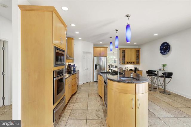 221 HICKORY LN, Hanover, PA 17331