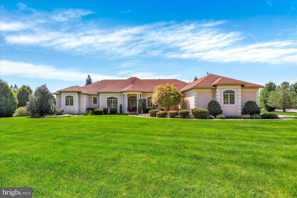 221 HICKORY LN, Hanover, PA 17331