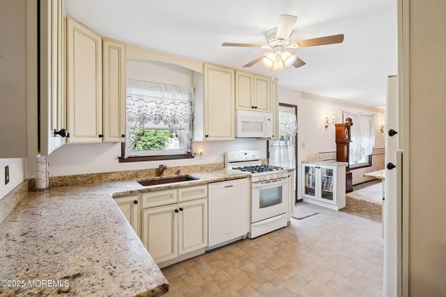 620 Pacific Avenue, Beachwood, NJ 08722