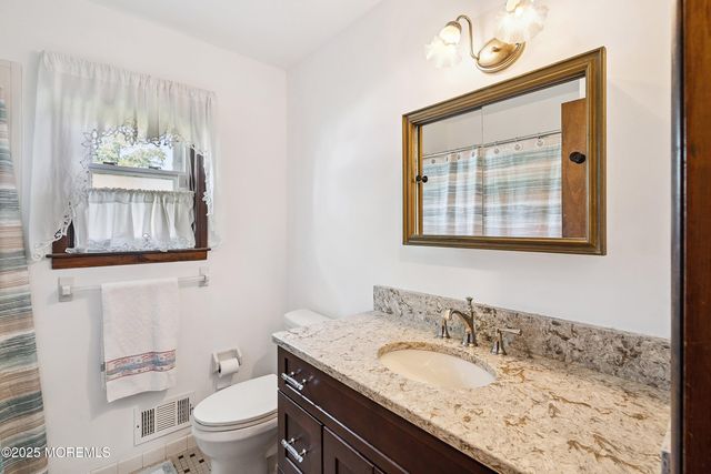 620 Pacific Avenue, Beachwood, NJ 08722