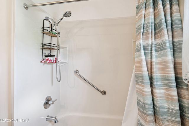 620 Pacific Avenue, Beachwood, NJ 08722