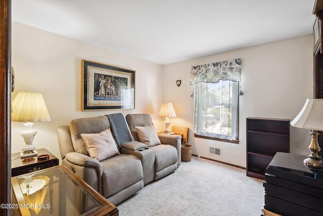 620 Pacific Avenue, Beachwood, NJ 08722