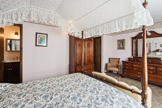 620 Pacific Avenue, Beachwood, NJ 08722