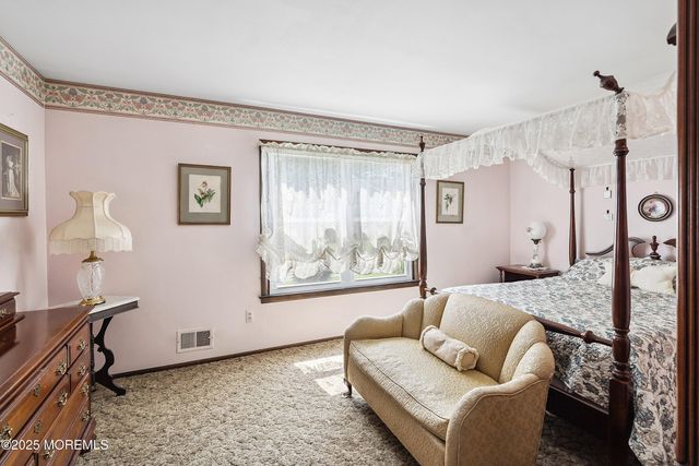 620 Pacific Avenue, Beachwood, NJ 08722
