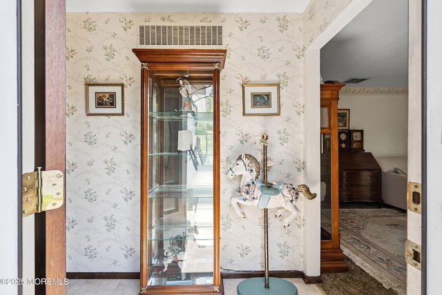 620 Pacific Avenue, Beachwood, NJ 08722