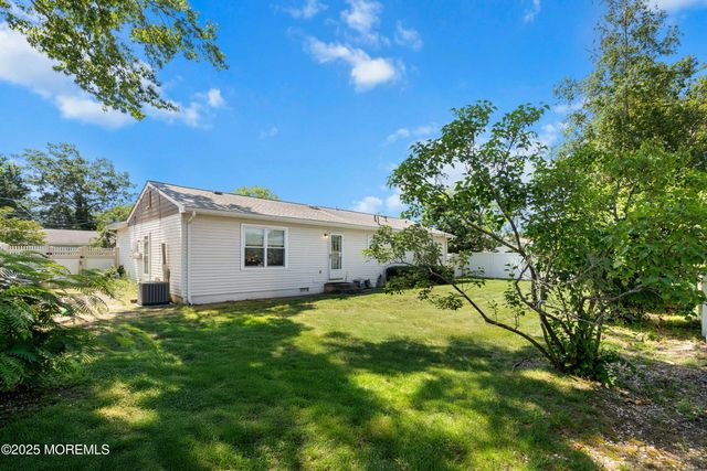 620 Pacific Avenue, Beachwood, NJ 08722