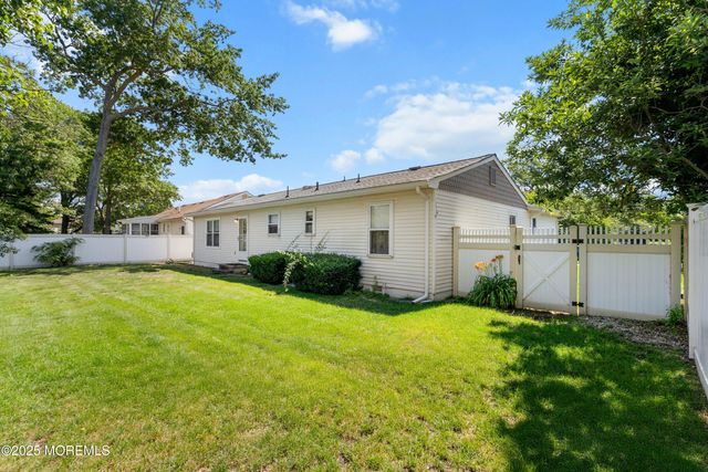 620 Pacific Avenue, Beachwood, NJ 08722