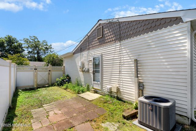 620 Pacific Avenue, Beachwood, NJ 08722