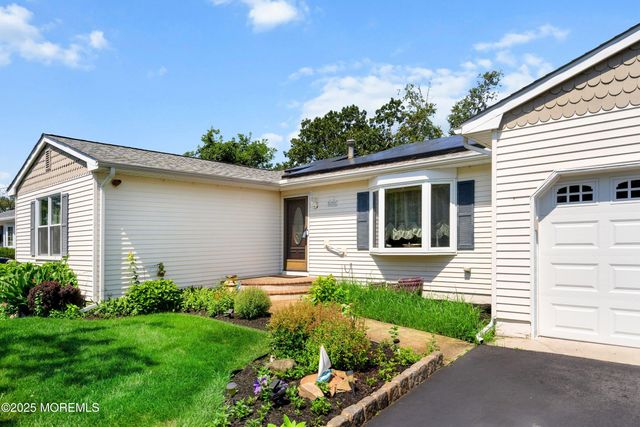 620 Pacific Avenue, Beachwood, NJ 08722
