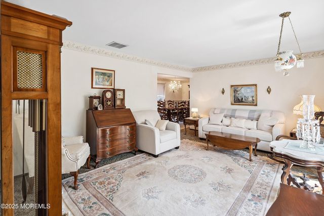 620 Pacific Avenue, Beachwood, NJ 08722