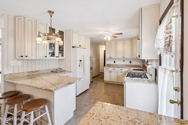620 Pacific Avenue, Beachwood, NJ 08722