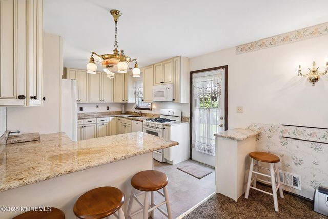 620 Pacific Avenue, Beachwood, NJ 08722