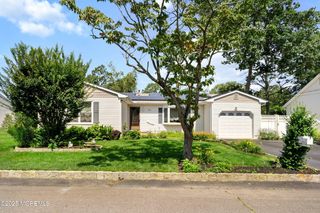 620 Pacific Avenue, Beachwood, NJ 08722