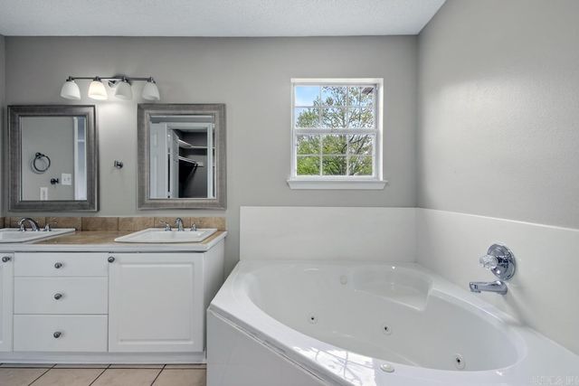 13615 Carrington Place Dr, Alexander, AR 72002