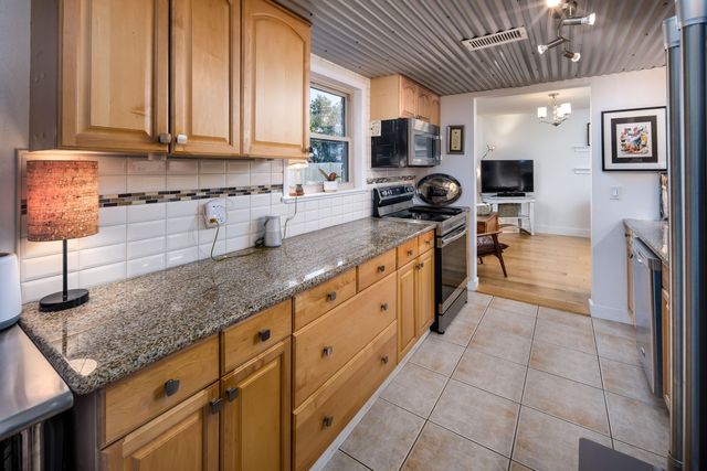 327 NE Yacht Club Drive, Fort Walton Beach, FL 32548