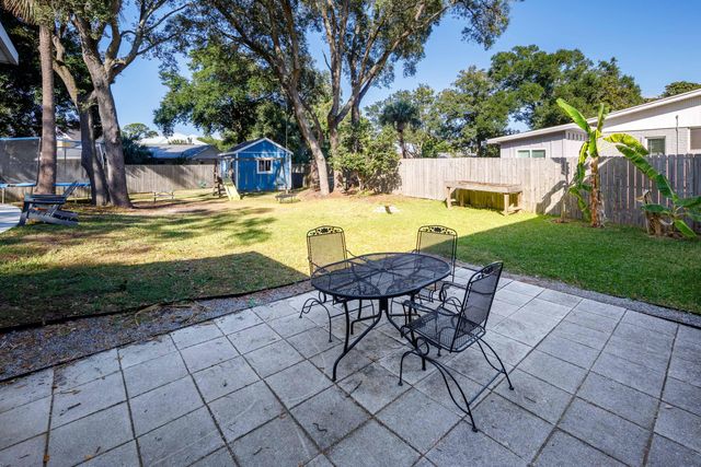 327 NE Yacht Club Drive, Fort Walton Beach, FL 32548