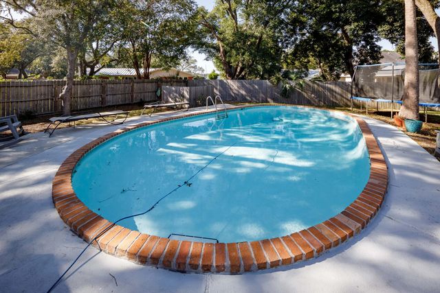 327 NE Yacht Club Drive, Fort Walton Beach, FL 32548