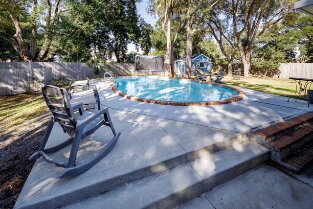 327 NE Yacht Club Drive, Fort Walton Beach, FL 32548