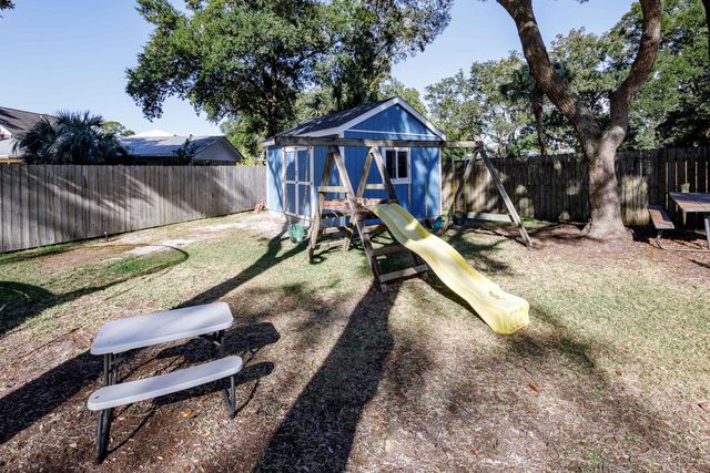 327 NE Yacht Club Drive, Fort Walton Beach, FL 32548