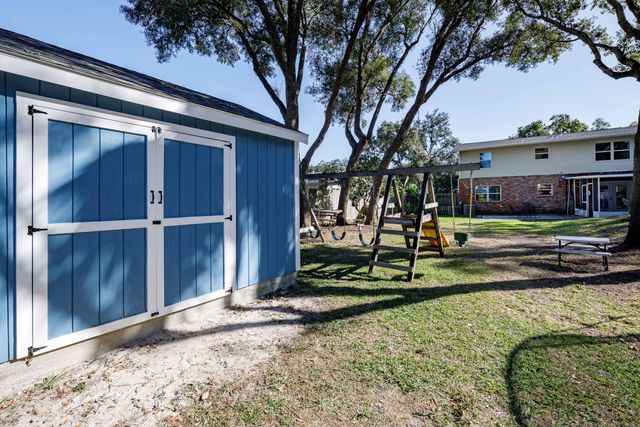 327 NE Yacht Club Drive, Fort Walton Beach, FL 32548