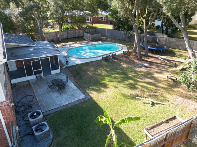 327 NE Yacht Club Drive, Fort Walton Beach, FL 32548