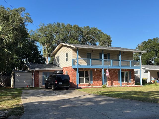 327 NE Yacht Club Drive, Fort Walton Beach, FL 32548