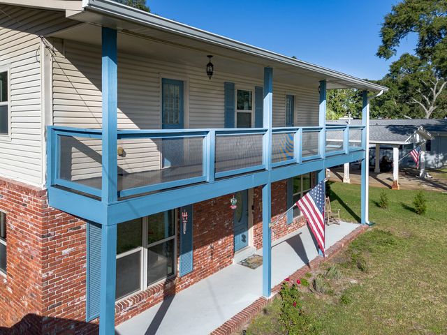 327 NE Yacht Club Drive, Fort Walton Beach, FL 32548