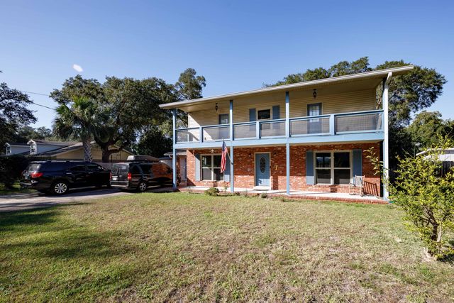 327 NE Yacht Club Drive, Fort Walton Beach, FL 32548