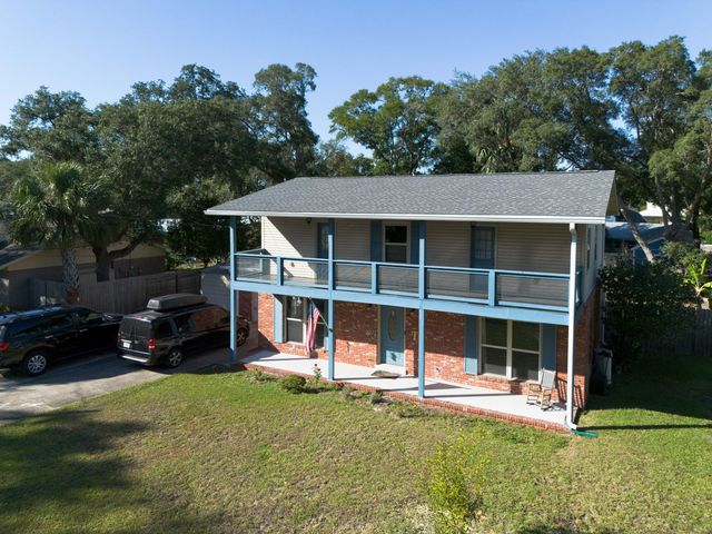 327 NE Yacht Club Drive, Fort Walton Beach, FL 32548