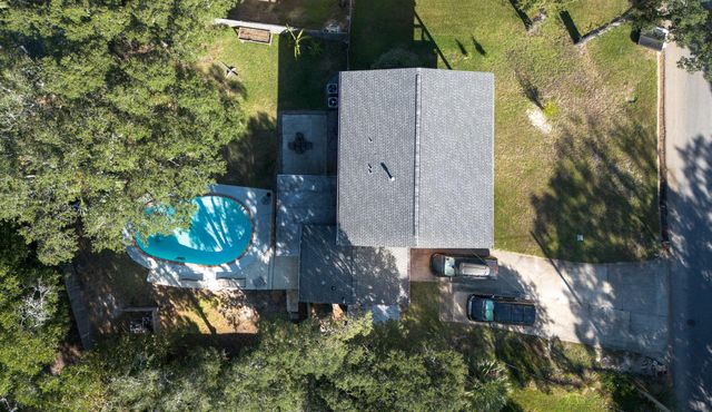 327 NE Yacht Club Drive, Fort Walton Beach, FL 32548