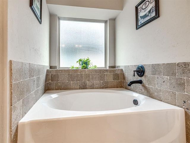 19324 Taggert Drive, Edmond, OK 73012