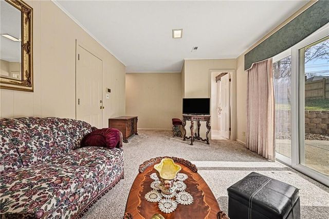 301 E 107th Terrace, Kansas City, MO 64114